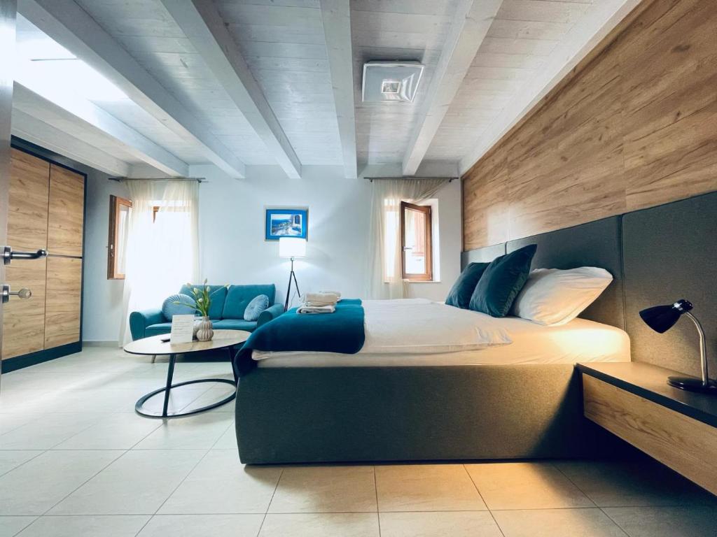 Deluxe Double Room with Shower — photo 3